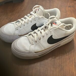 Nike Women’s Court Legacy Platform
